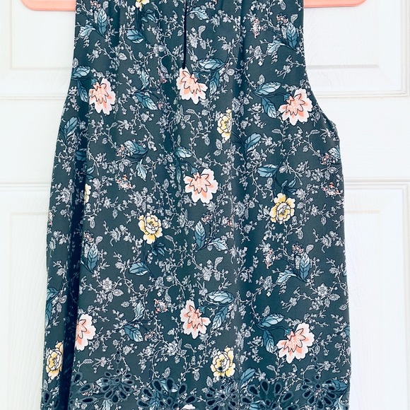 💕🌈💕Loft Brand Women’s Floral Sleeveless Blouse Slate Blue with Floral Design - Picture 2 of 6